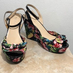 Black tropical wedges